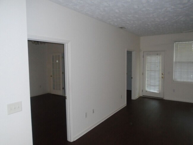 Building Photo - 645 Brandermill Rd
