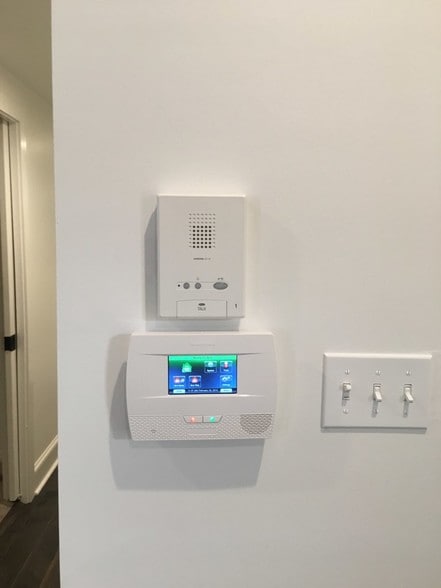 security alarm and intercom - 511 Toulouse St
