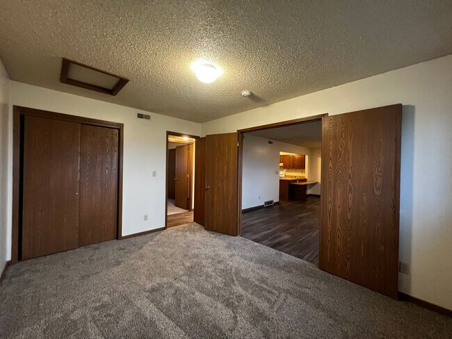 Building Photo - 731 Westwinds Dr