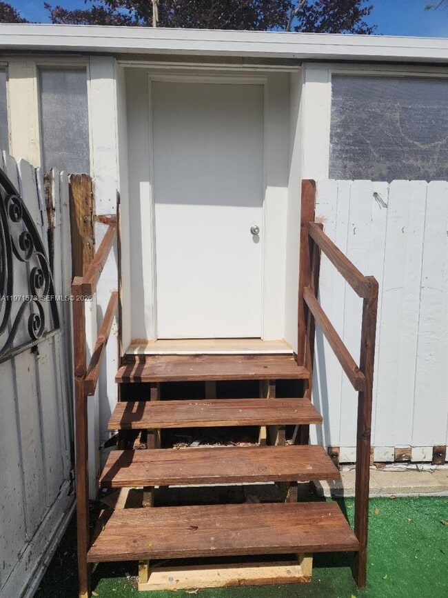 Building Photo - 9165 Highpoint Dr