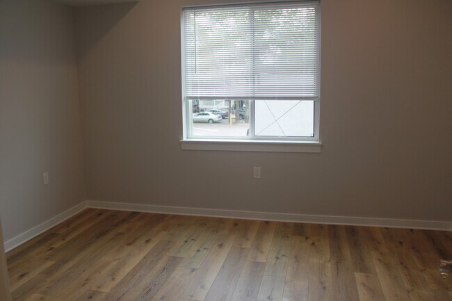 Building Photo - 409 Budd St