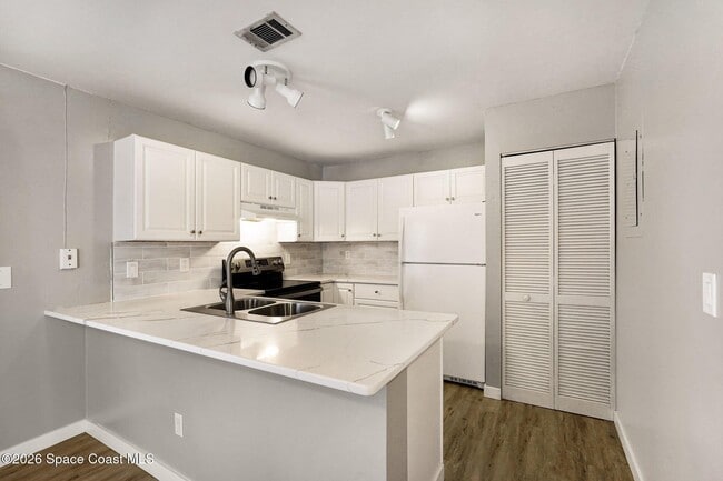 Building Photo - 1021 Abada Ct NE