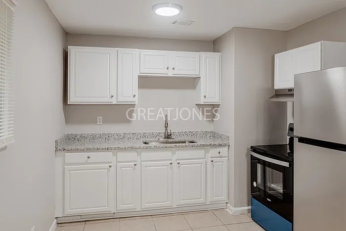 Building Photo - 2078 Wharton Dr