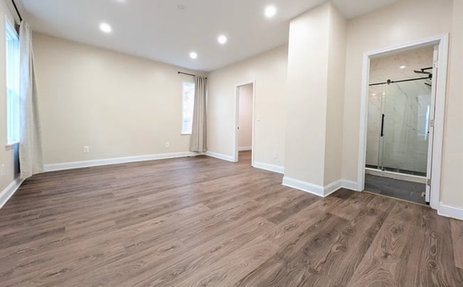 Building Photo - Charming 4 beds 3 baths in Cleveland!