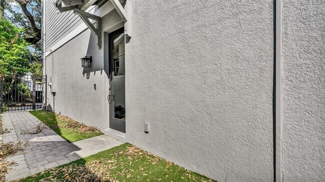 Building Photo - 3008 W Julia St