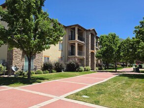 Building Photo - HONEY! Stop Scrolling! Luxury Centerville Stunner!