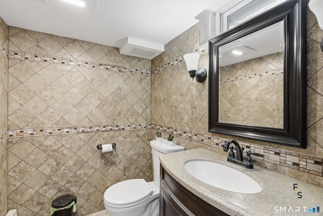 Building Photo - 508 Highland St