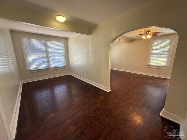 Building Photo - 1120 Barcia Dr