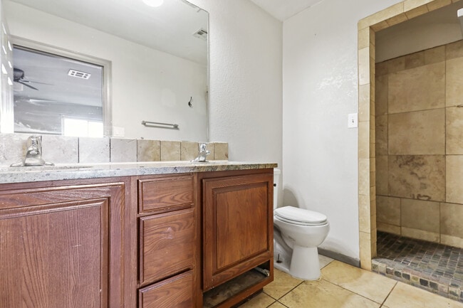 Building Photo - 25 Lemin Ave