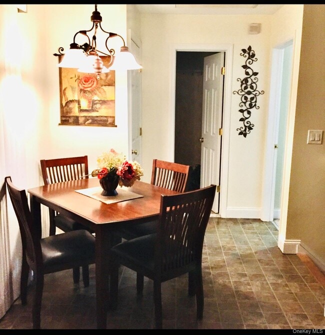 Building Photo - 2 Bridle Path Rd