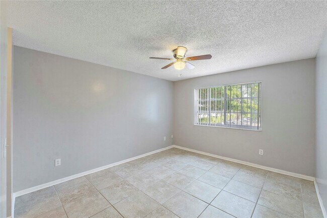 Building Photo - 120 Yacht Club Way