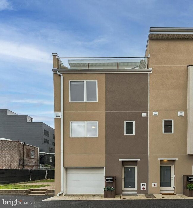 Building Photo - 211 Brown St