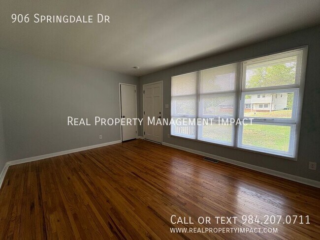 Building Photo - 906 Springdale Dr