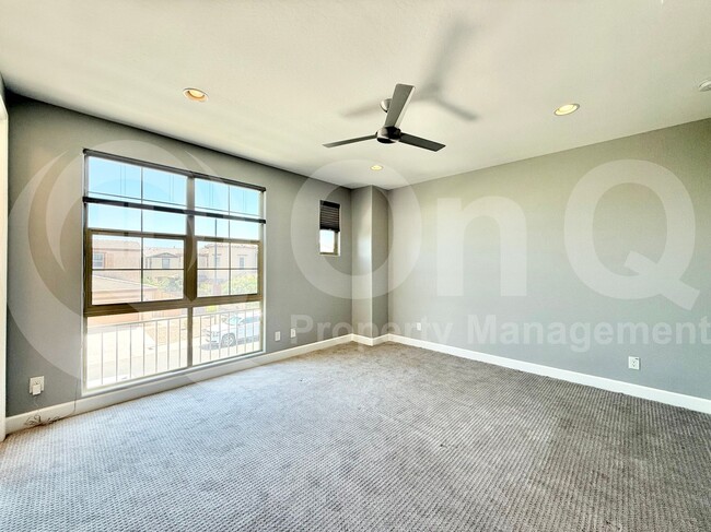 Building Photo - 262 E Lantana Dr