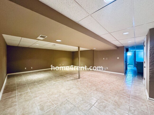 Building Photo - Beautifully Updated Home in Prime Overland...