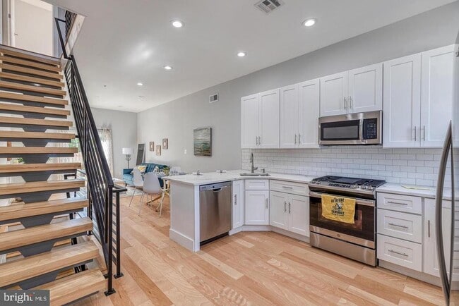 Building Photo - 2636 Latona St