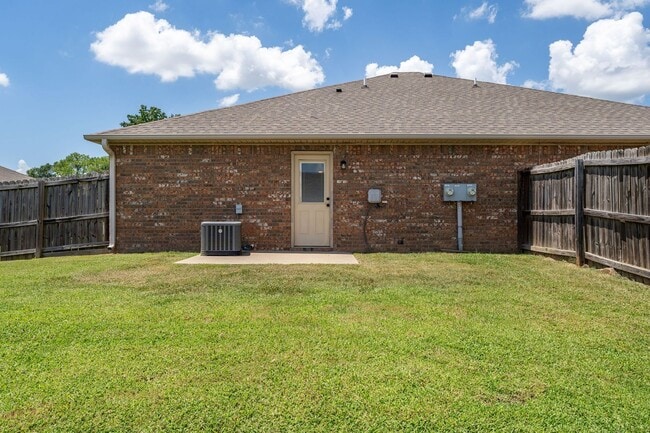 Building Photo - 1118 Springhill Rd