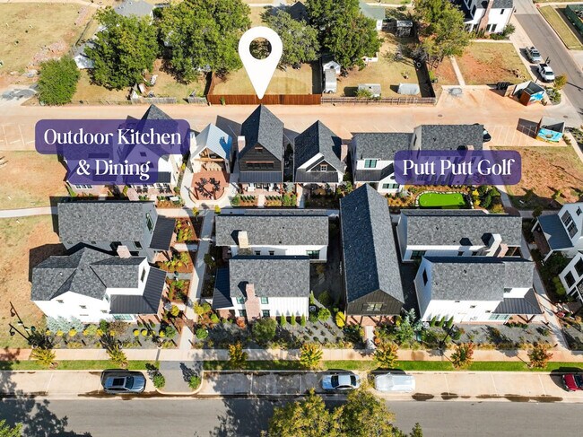 Building Photo - 225 W 1st St