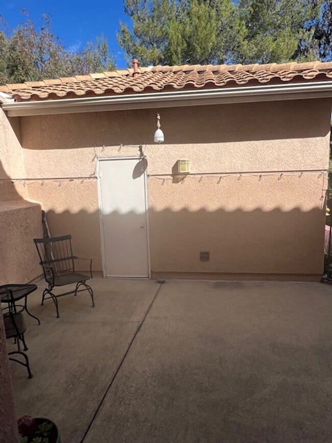 Building Photo - Desirable 2-bedroom/2.5-bathroom Condo in Islay Villas! Available Summer 2026