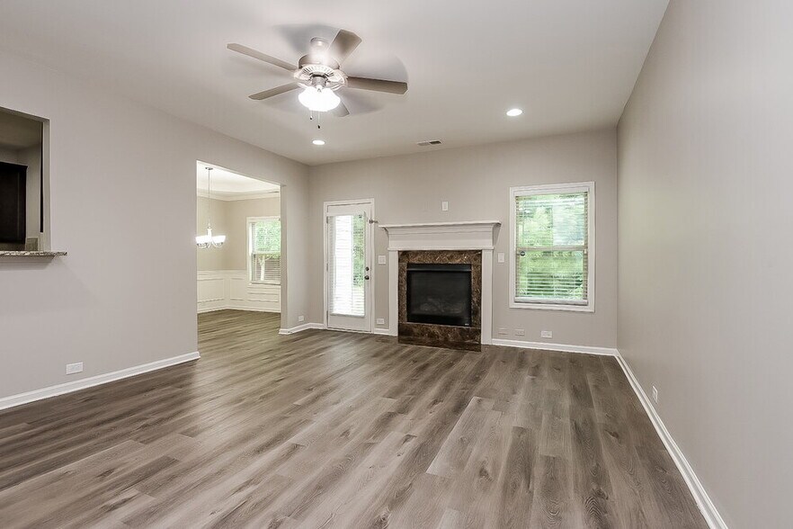 Building Photo - 4038 Lake Manor Way