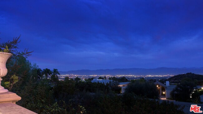 Building Photo - 3016 Elvido Dr