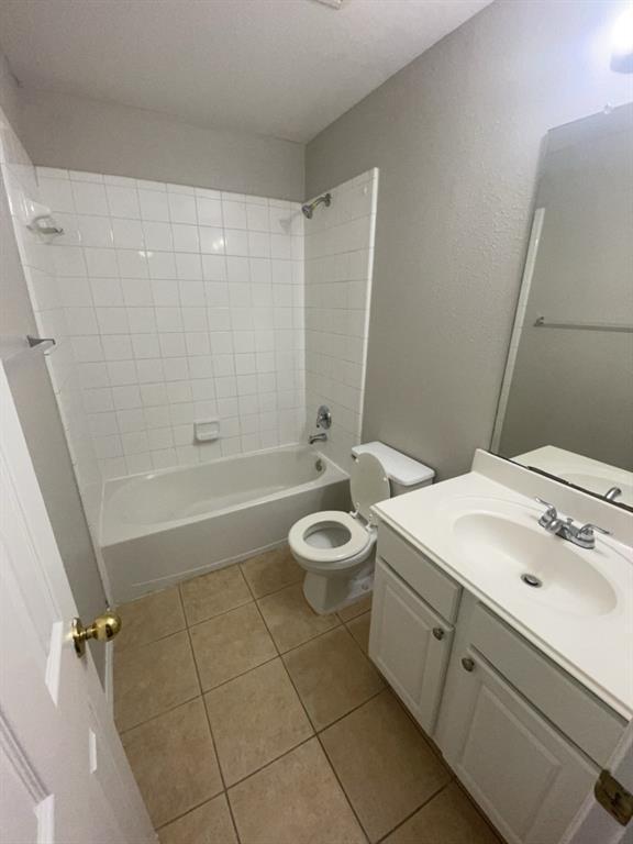 Building Photo - 20911 Southvine Ct