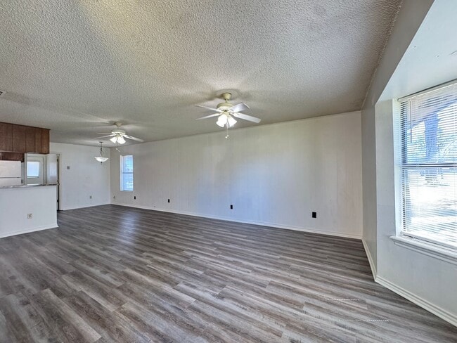 Building Photo - 3242 Stoneridge Dr