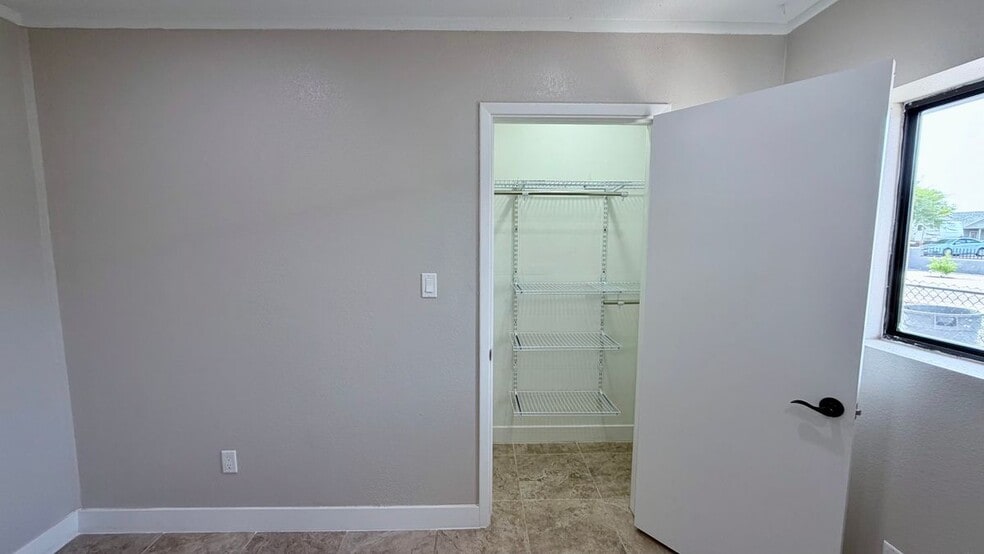 Building Photo - 2324 W Maricopa St