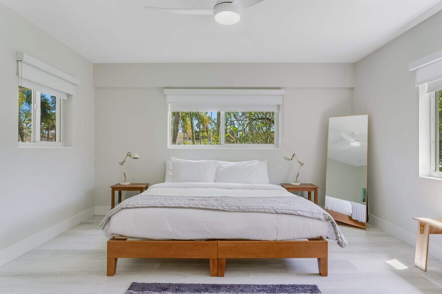 Building Photo - 819 Hollywood Blvd