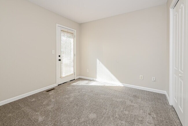 Building Photo - 94 Hood Park Dr