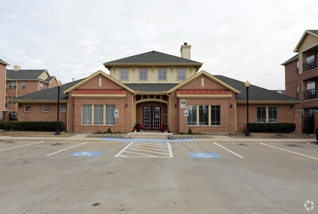 Building Photo - Skyway Villas