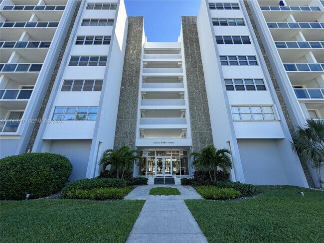 Building Photo - 9381 E Bay Harbor Dr