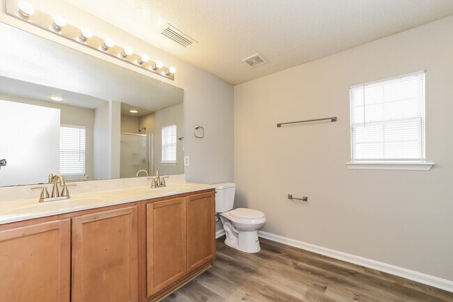 Building Photo - 2273 Brian Lakes Dr E