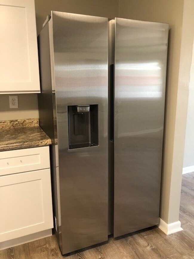 Building Photo - 1014 Woronoca Ave