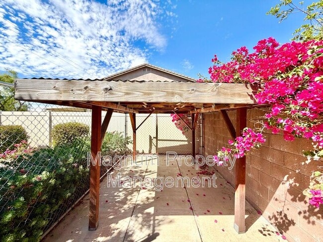 Building Photo - 33205 Gypsum St