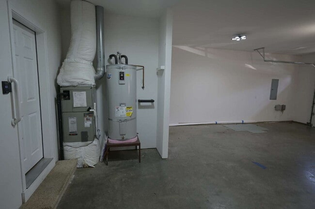 Building Photo - 2 bed plus office, 2 bathroom condo in Sun...