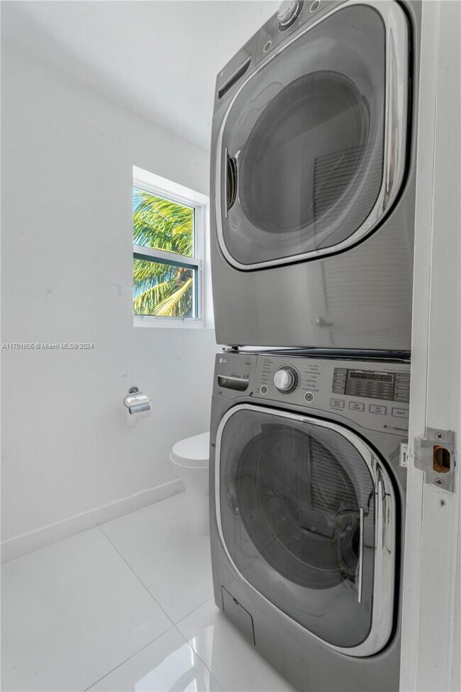 Building Photo - TREASURE ISLAND