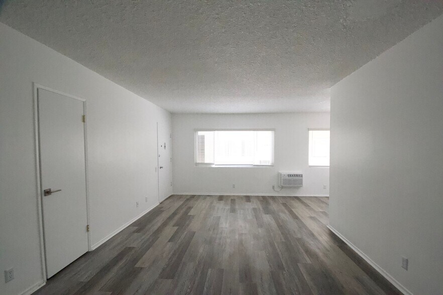 Building Photo - 10847 Kling St