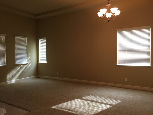 Building Photo - Gorgeous Folsom Home close to shopping,schools, and more!