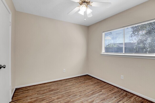 Building Photo - 20235 Apache Gardens Ln