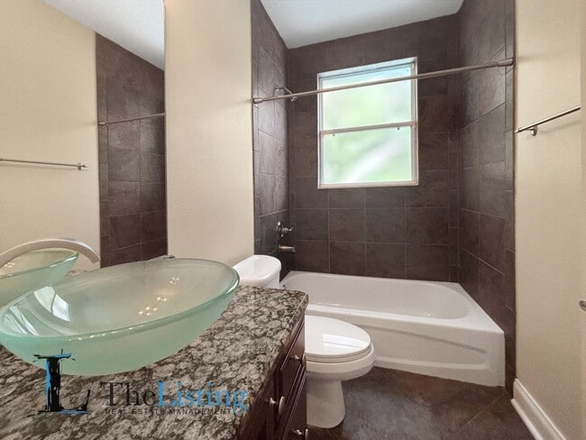 Building Photo - 827 Meridale Ave