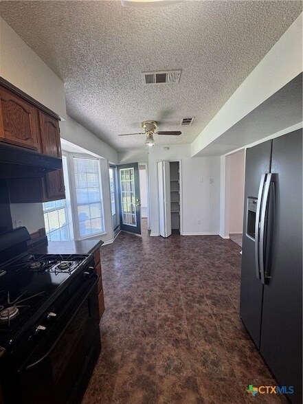 Building Photo - 1613 Bobby Lee Dr