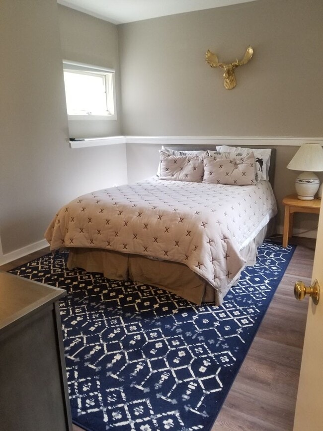 Building Photo - $1,800 - 2 Bed, 2 Bath Furnished SUMMER 6 month seasonal available 4/15