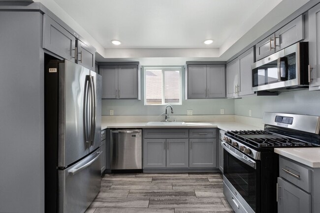 Building Photo - This beautiful and updated 4 Bed / 3 Bath apartment in a prime Boyle Heights location is now avai...