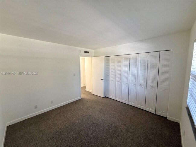 Building Photo - 1075 Riverside Dr
