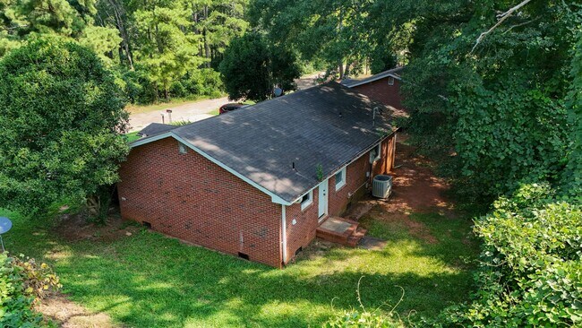 Building Photo - 123 Pecan St