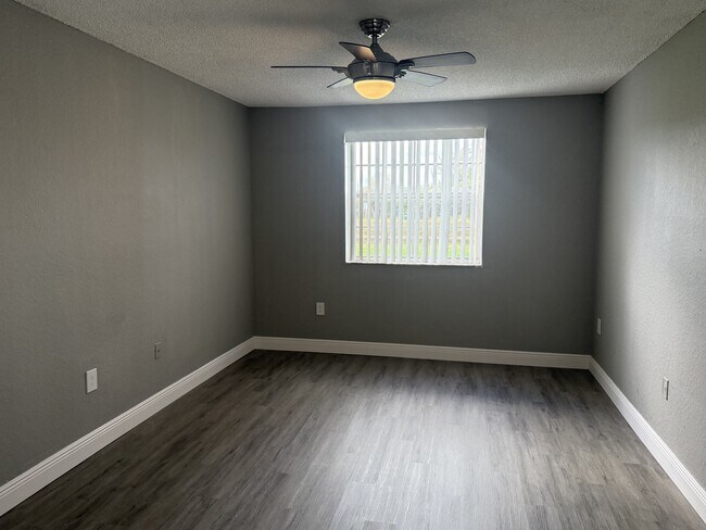 Building Photo - 2880 N Oakland Forest Dr