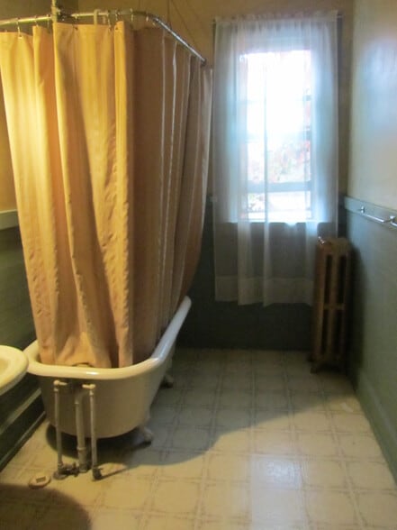 Bathroom - 204 S 6th St