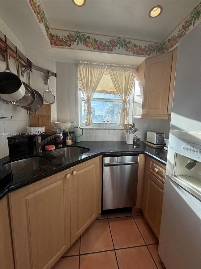 Building Photo - 1480 Euclid Ave