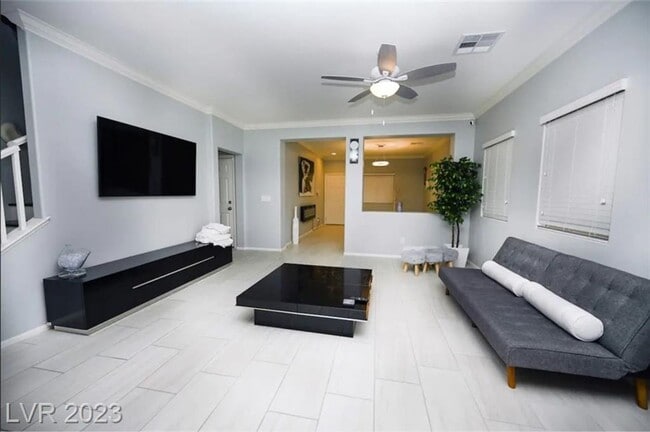Building Photo - BEAUTIFUL HOME IMMACULATE AND READY TO MOVE-IN